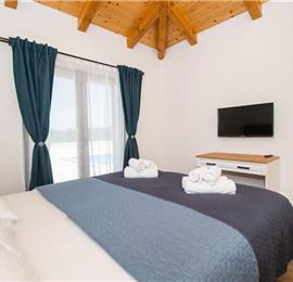 2 bedroom villa with pool near Skradin, sleeps 5